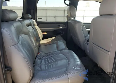 2001 Chevrolet Suburban K1500 z USA, uszkodzony, nr VIN 3GNFK16T01G195629